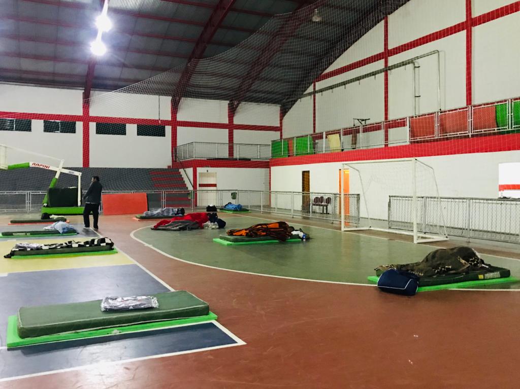 Prefeitura de Paraibuna acolhe 'moradores de rua' e andarilhos para protegê-los da exposição ao frio