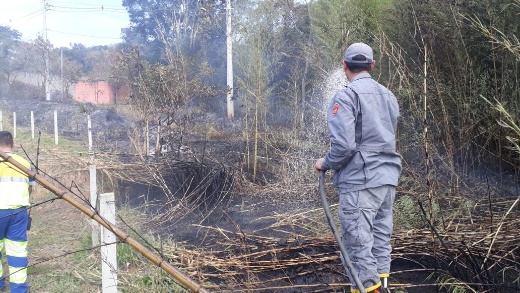 Após ocorrências de queimadas, Defesa Civil de Paraibuna faz alerta à população sobre riscos à saúde
