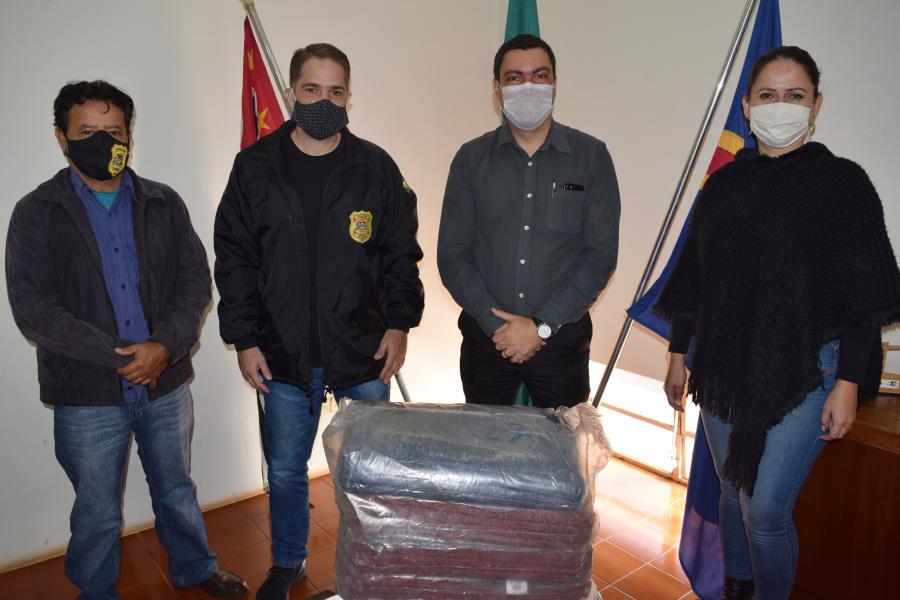 Polícia Civil doa cobertores para o Fundo Social de Iepê