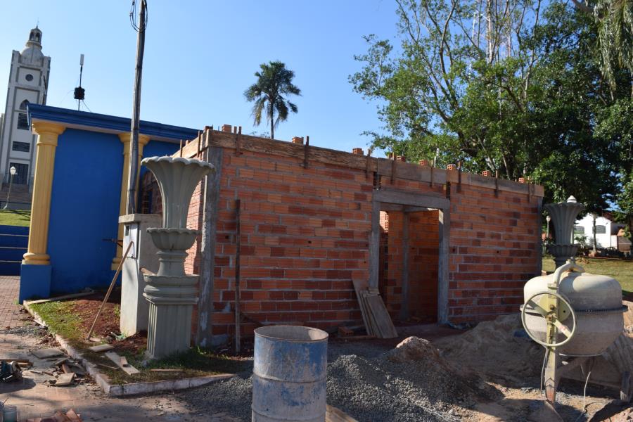Prefeitura de Iepê constrói banheiros na Praça Central