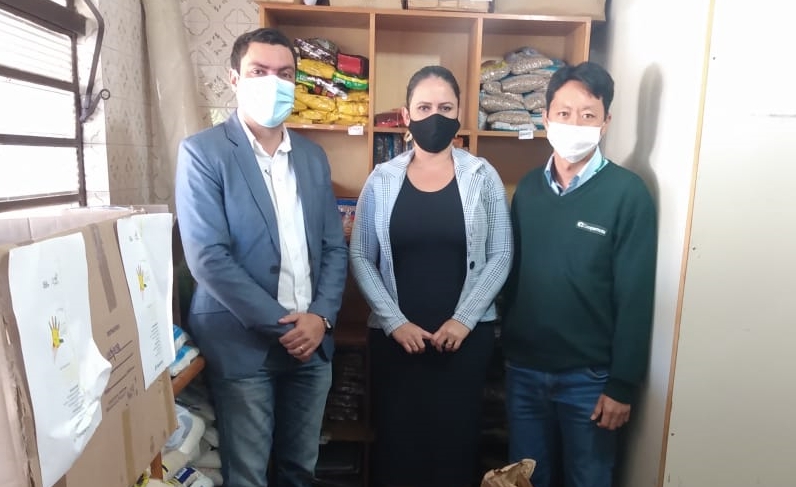 Coopermota doa 400 quilos de alimentos para o Fundo Social de Iepê