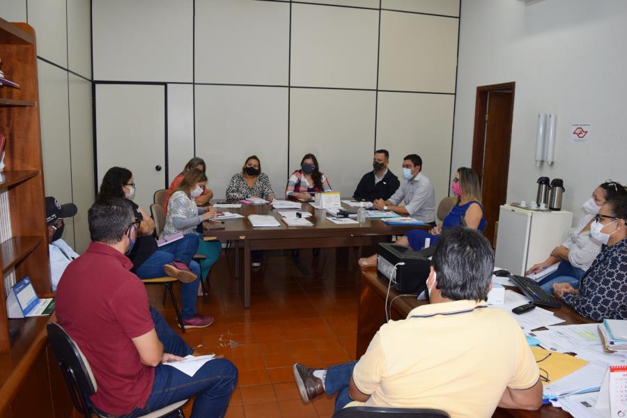Membros do comitê Covid-19 se reúnem para tratar sobre a pandemia em Iepê