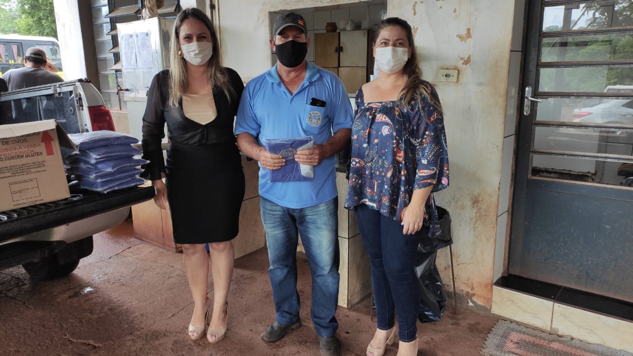Prefeitura de Iepê entrega uniformes para servidores da Secretaria de Obras