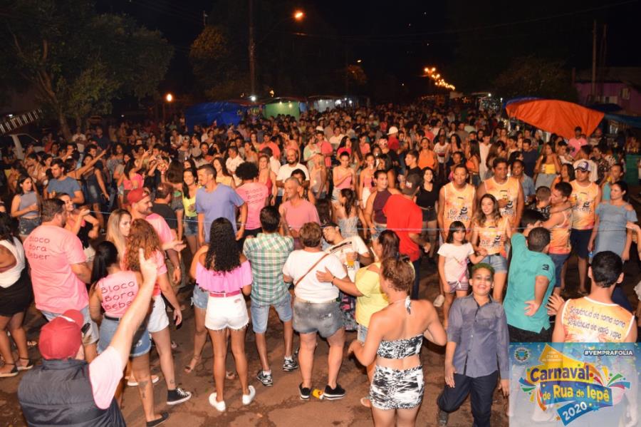População curte Carnaval de Rua de Iepê