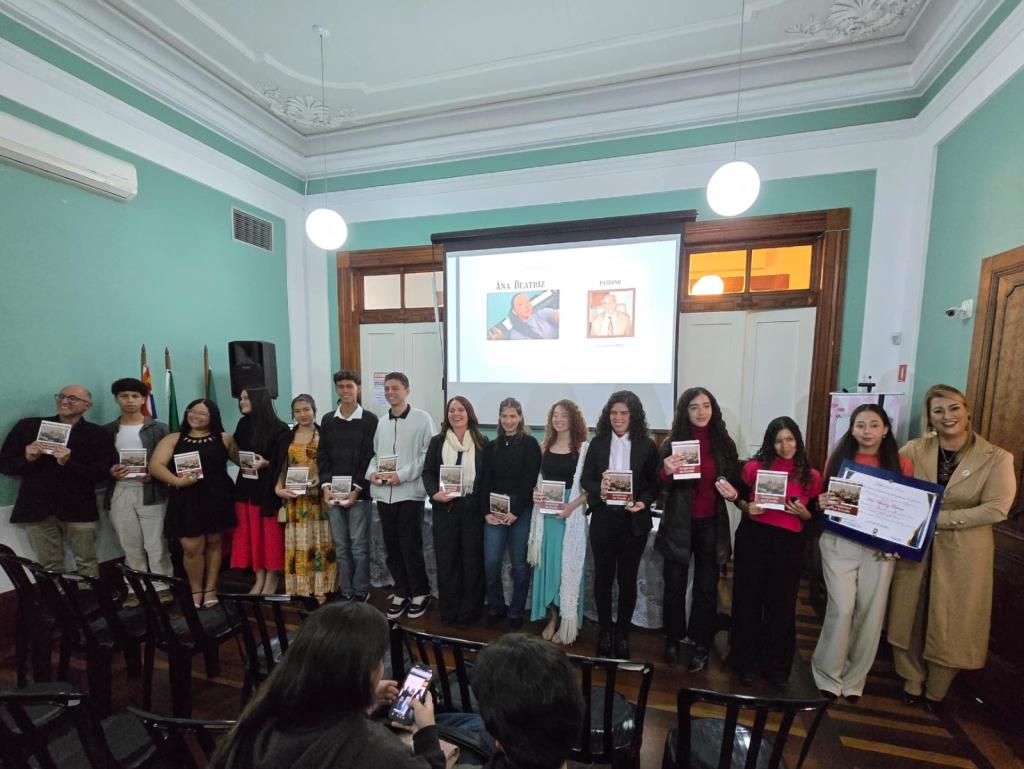 Sessão Solene de junho da APL empossa diretoria da Academia Jovem e reúne cultura, arte e literatura
