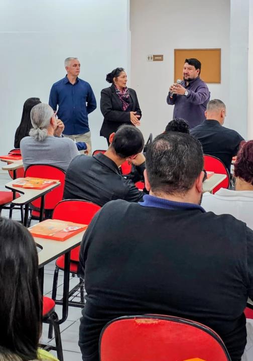 Procon de Pindamonhangaba orienta empresários durante o Café com Empresários da ACIP