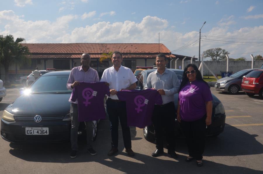 01/09 - Prefeitura recebe doação dois carros da Câmara dos Vereadores para reforçar segurança