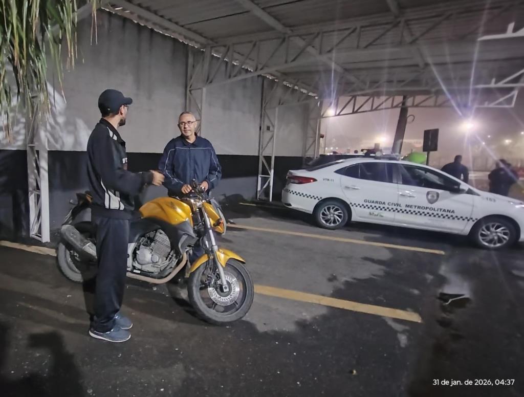 GCM recupera motocicleta furtada no Centro de Pindamonhangaba