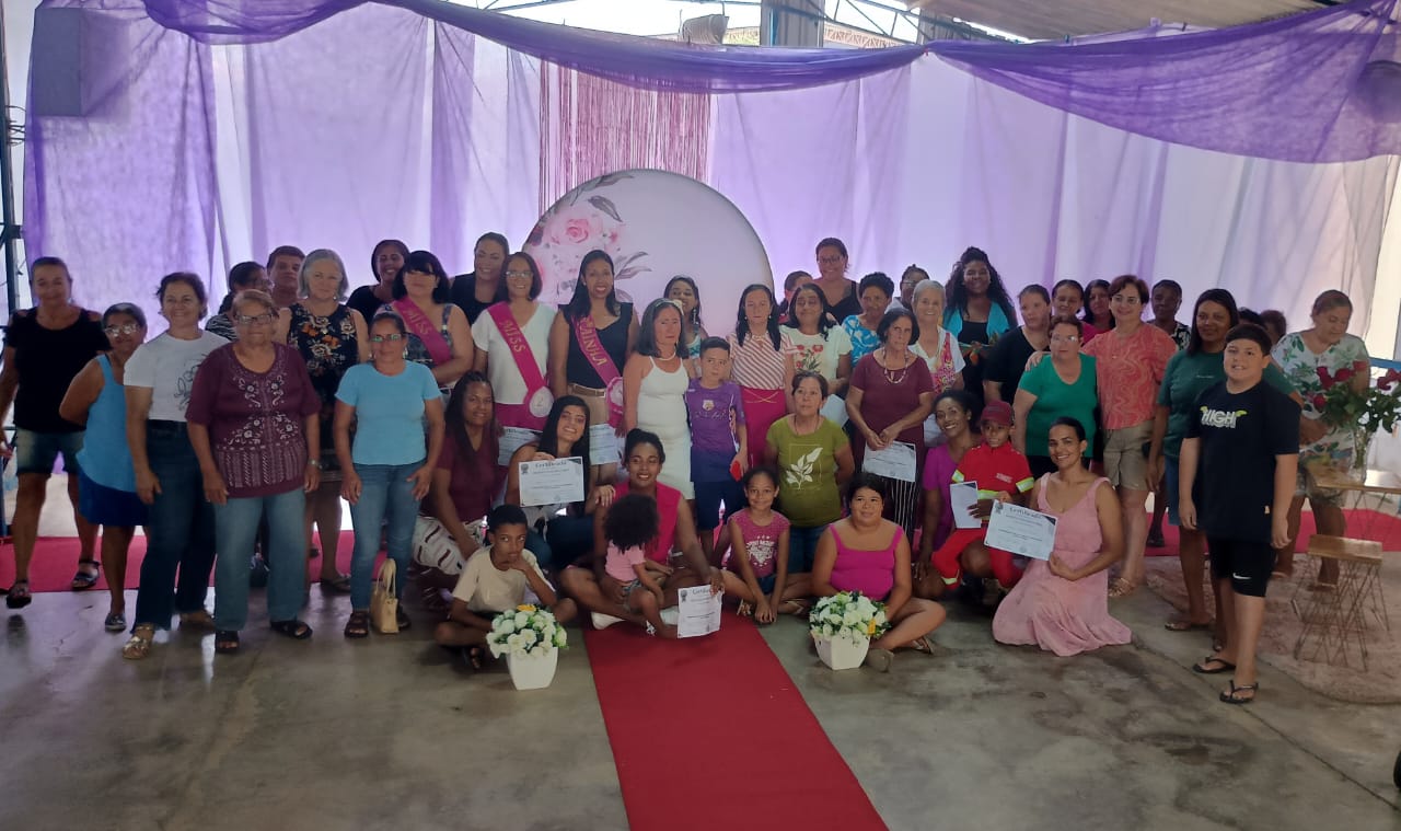 Casa São Francisco realiza desfile "Vestidas de Si" em celebração ao Dia Internacional da Mulher