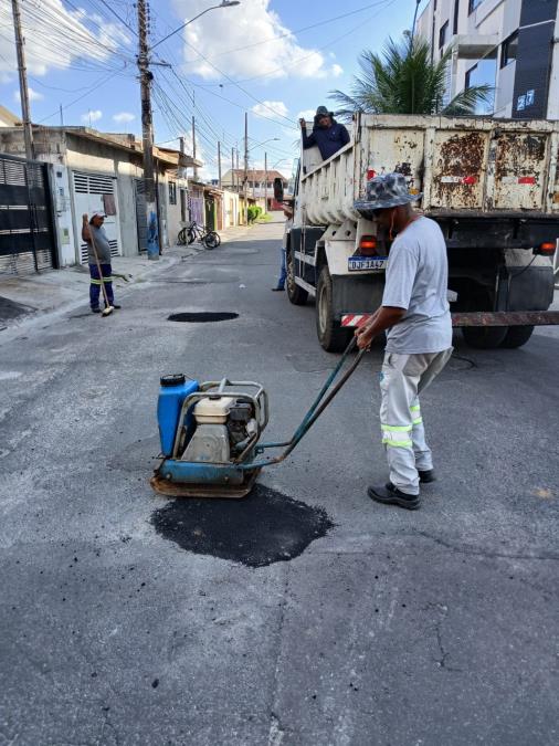 Subprefeitura do Araretama realiza melhorias no bairro com serviços de zeladoria