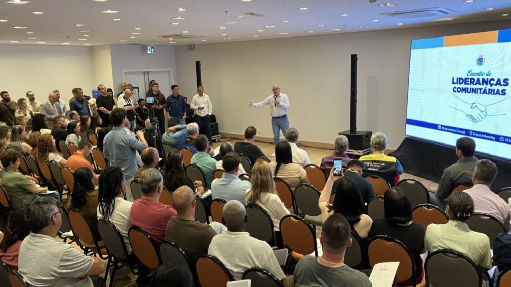 Prefeitura reúne cerca de 100 lideranças em encontro para fortalecer diálogo com a comunidade