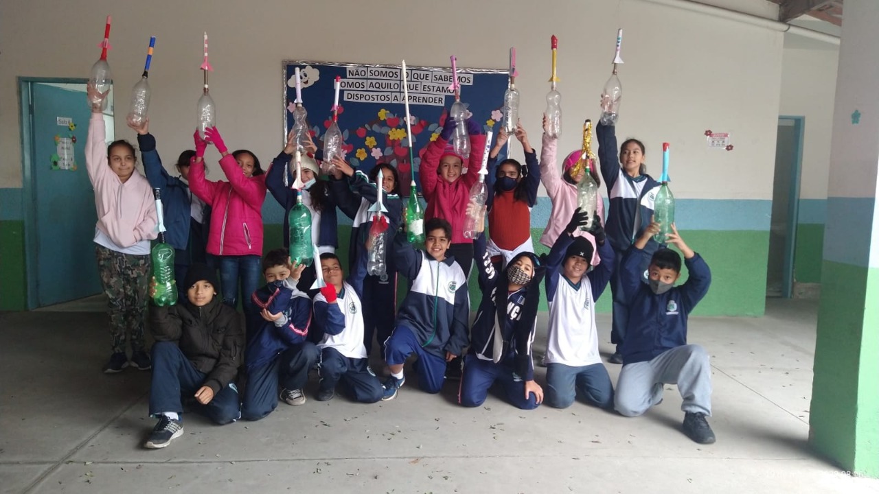 02/06 - Estudantes de Escola Municipal participam da OBA e praticam lançamentos de foguetes