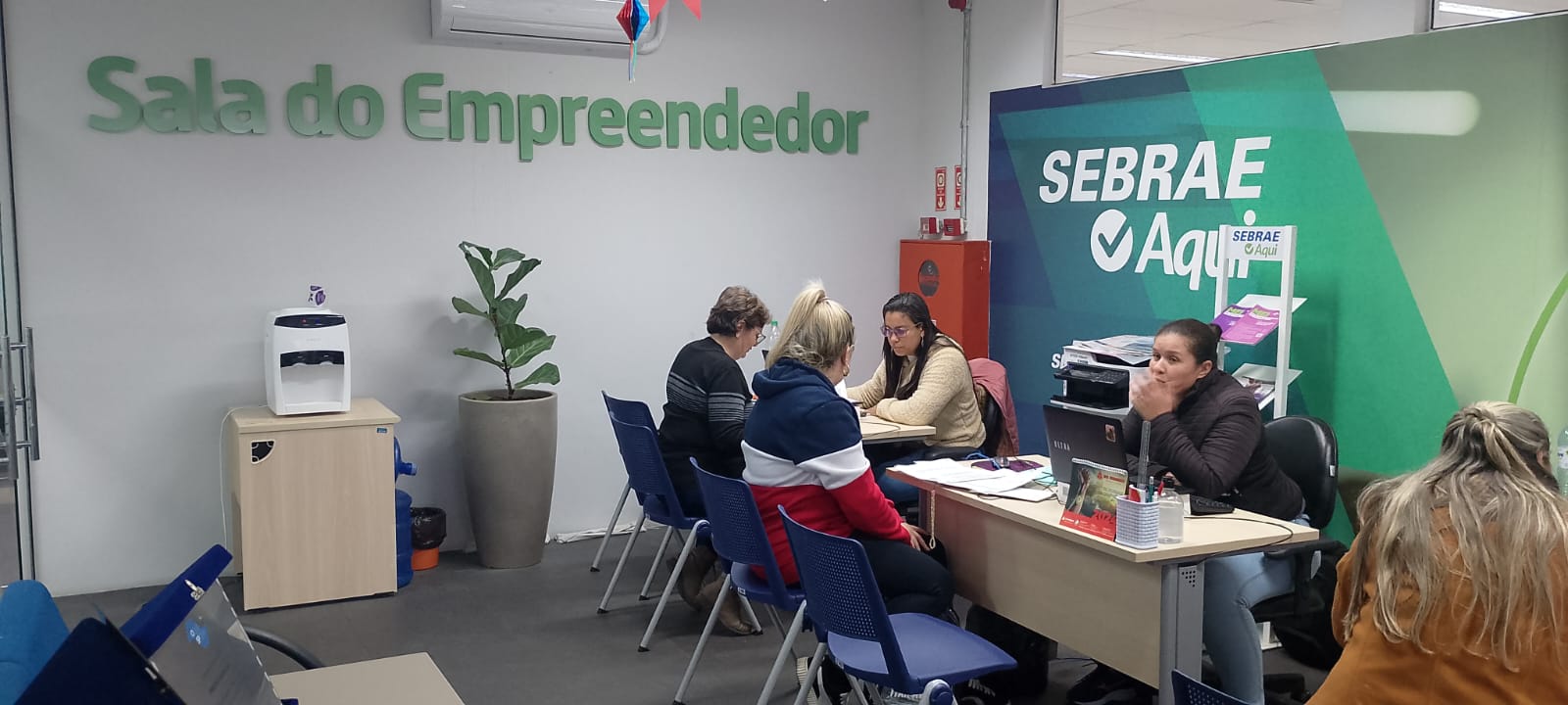 Sala do Empreendedor completa 1 ano com excelência e crescimento de 32% nas formalizações de MEIs no município