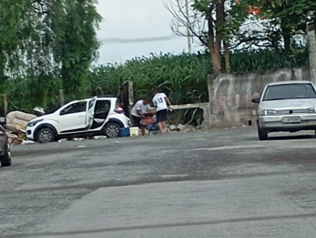 Após denúncias, Prefeitura identifica e multa “porcalhões” por descarte irregular no Castolira, Socorro, Cidade Jardim e Portal dos Eucaliptos