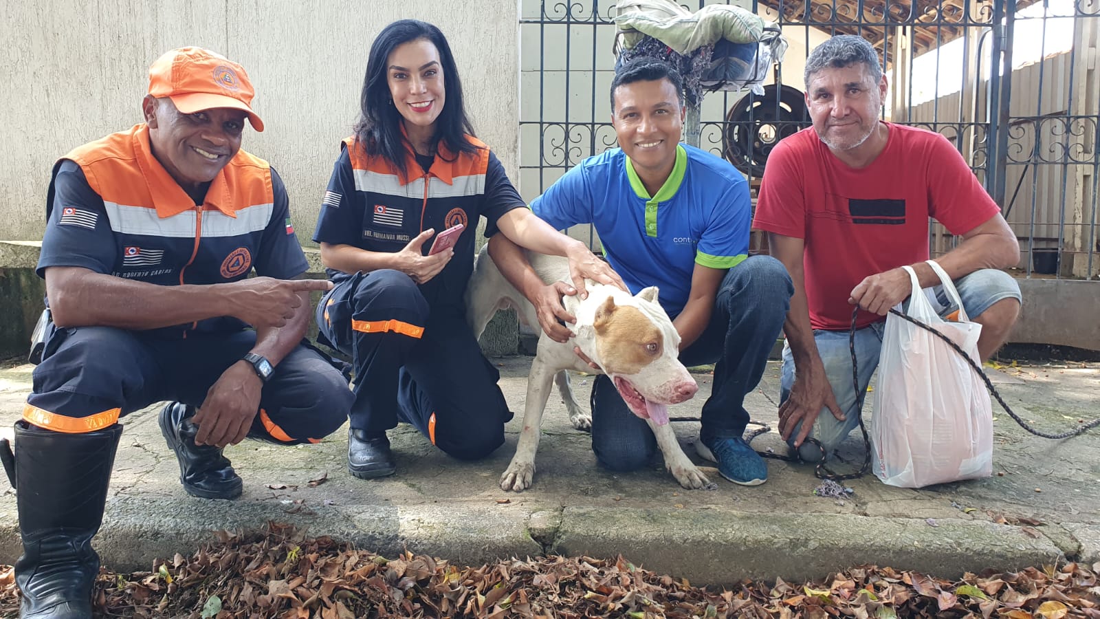 03/03 - Tutor reencontra cachorro perdido após investigação da Defesa Animal de Pindamonhangaba