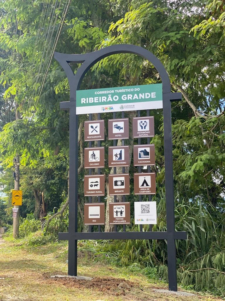 03/05 - Prefeitura instala novas placas de sinalização nos corredores turísticos