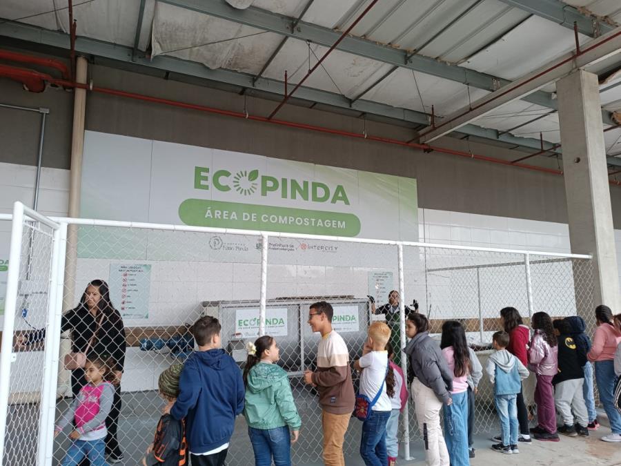 Crianças do Instituto IA3 visitam Projeto Eco Pinda e aprendem sobre compostagem