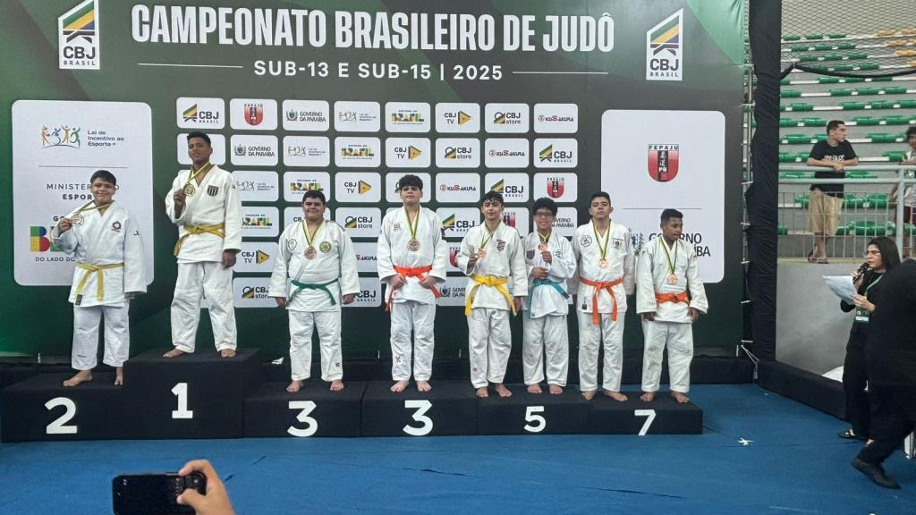 Judocas de Pinda conquistam pódios e classificações em competições estaduais e nacionais