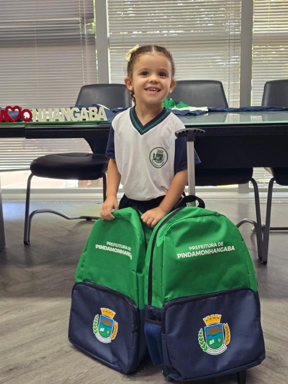 Pindamonhangaba anuncia distribuição de mochilas no kit escolar para 2026