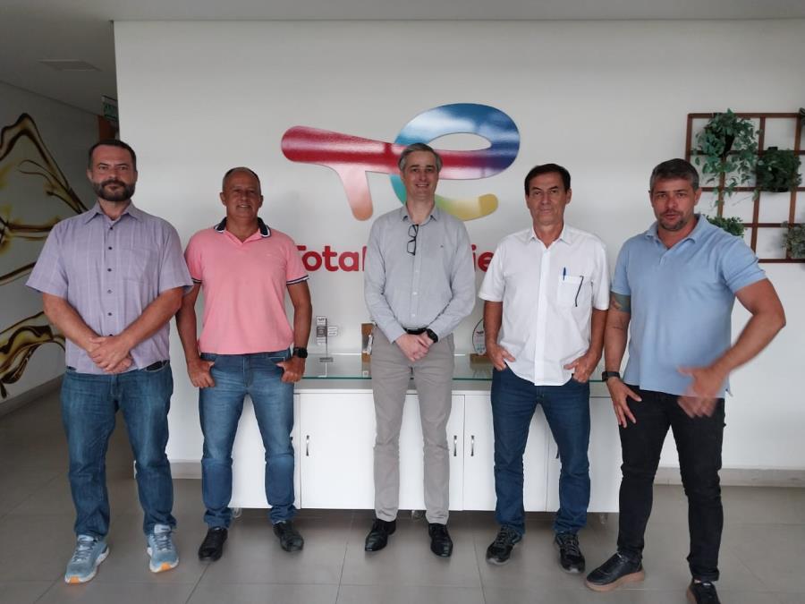 Prefeitura visita empresa Total Energies, referência na produção de lubrificantes