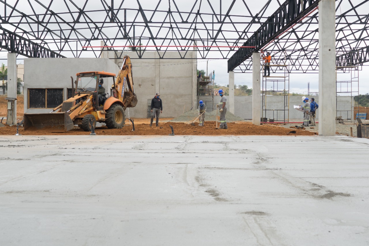 04/08 - Construção do novo terminal rodoviário às margens da Via Dutra entra na fase de cobertura