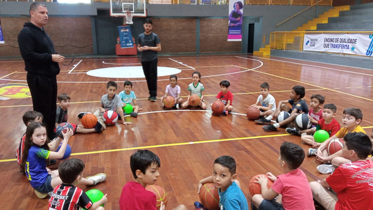 Intercâmbio de turmas de Iniciação Esportiva promove integração e desenvolvimento infantil
