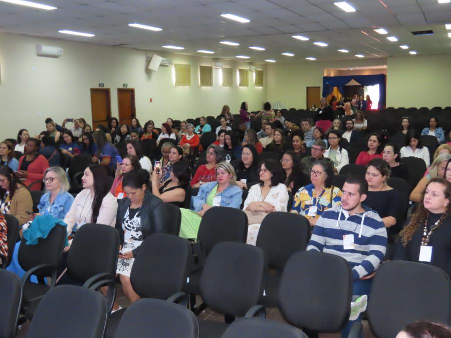 04/10 - Congresso Municipal de Educação aborda ‘Diversidade e Inclusão’ e reúne centenas de pessoas