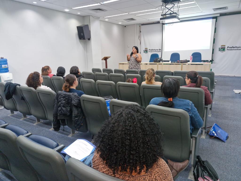 Equipes do CREAS participam de capacitação sobre trabalho intersetorial