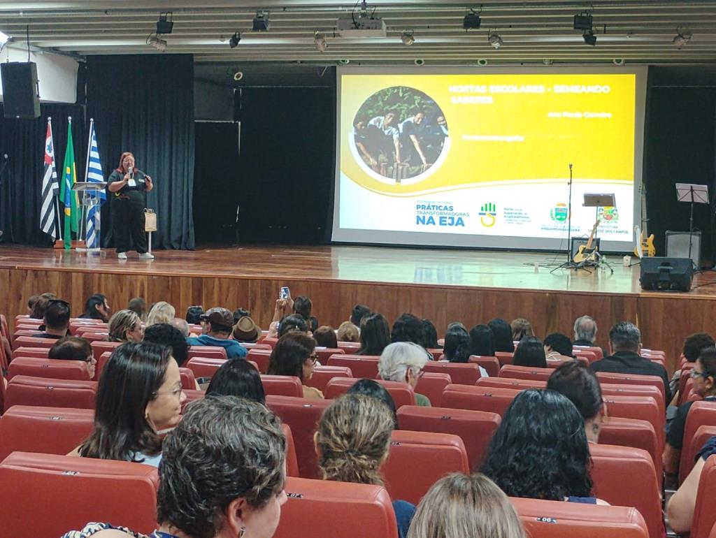 Pinda apresenta prática “Hortas Escolares: Semeando Saberes” no 1º Seminário Regional da EJA