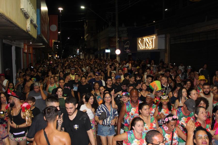 Bloco Chique-Chitas se destaca pela alegria em Pindamonhangaba