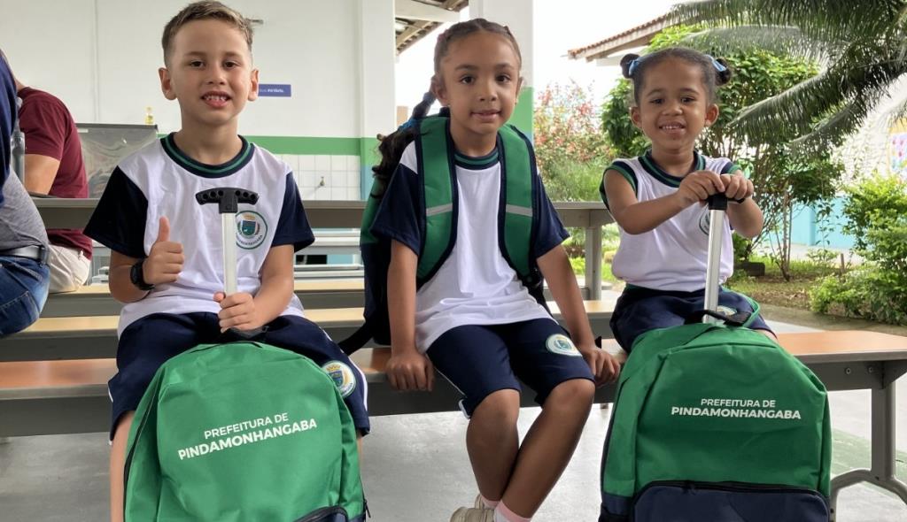 Educação: 60% das mochilas escolares já foram entregues em Pinda
