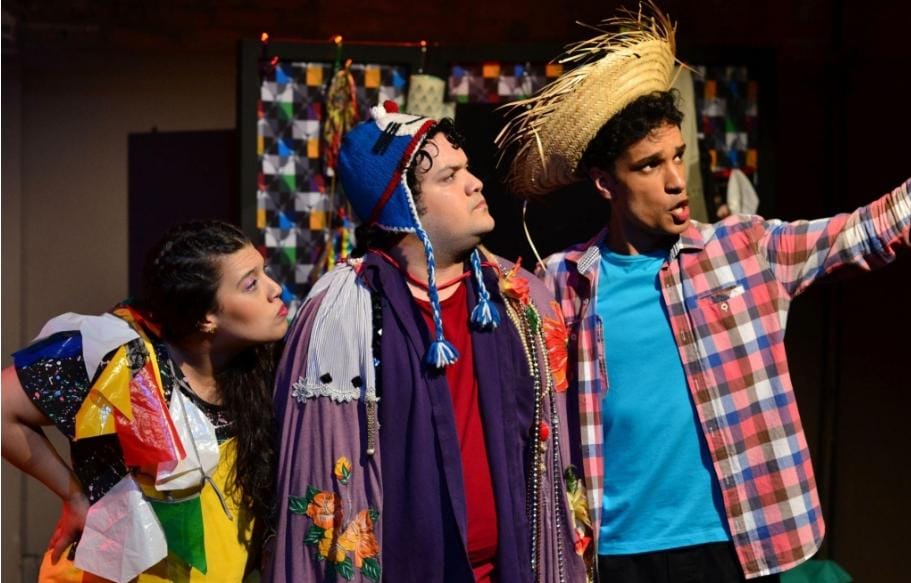 05/04 - Pinda recebe espetáculo 'Mergulho' no Teatro Galpão