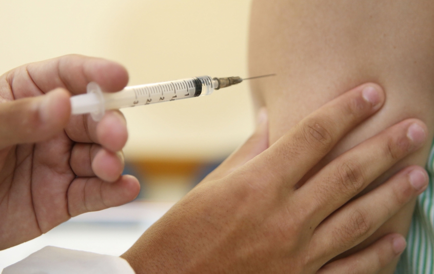 05/07 - Pinda aplica vacinação contra gripe para pessoas com idade acima dos 6 meses
