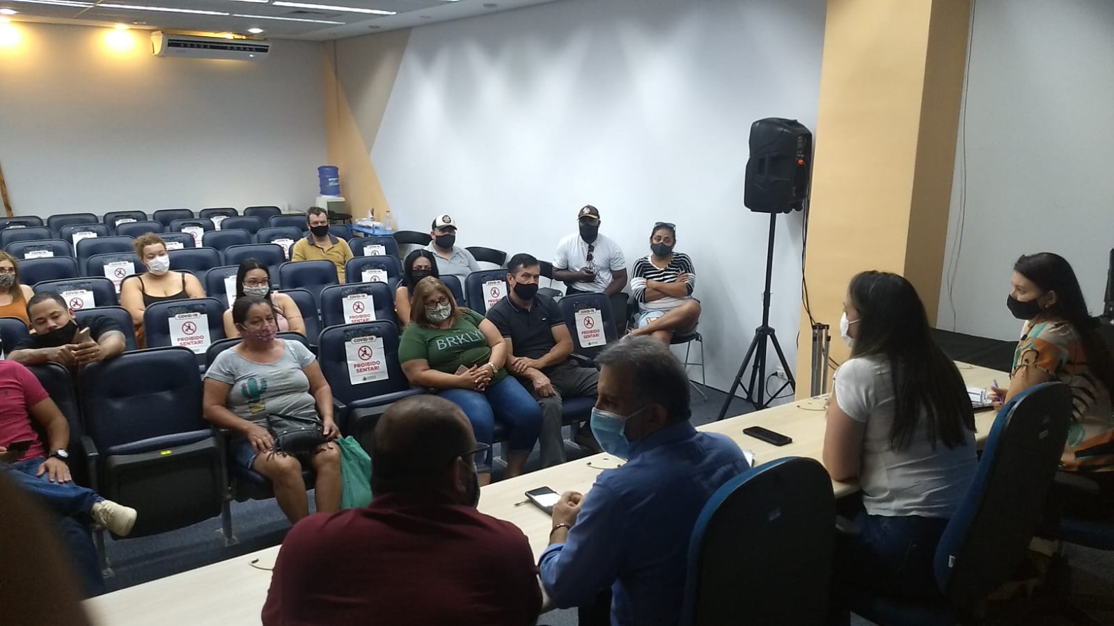 05/11 - Prefeitura orienta proprietário de food truck da avenida para regularização de atividades
