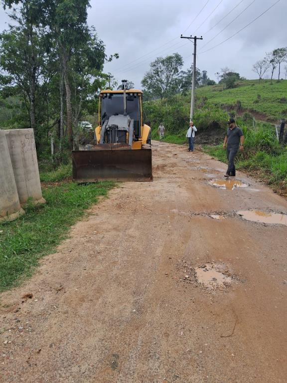 Com trabalho constante em estradas rurais, Prefeitura de Pinda garante dignidade às famílias do campo
