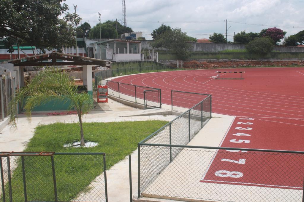 Pista de atletismo do ‘João do Pulo’ recebe últimos serviços antes da certificação internacional