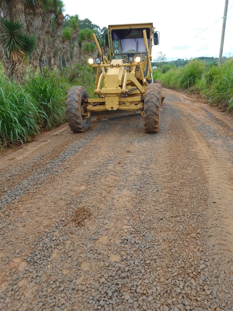 06/12 - Estrada Pinhão do Una e Pinhão do Borba recebem serviços em trechos afetados pelas chuvas