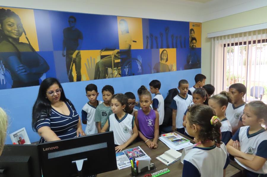 06/12 - Escola Municipal do Azeredo promove projeto de conscientização de igualdade de gêneros