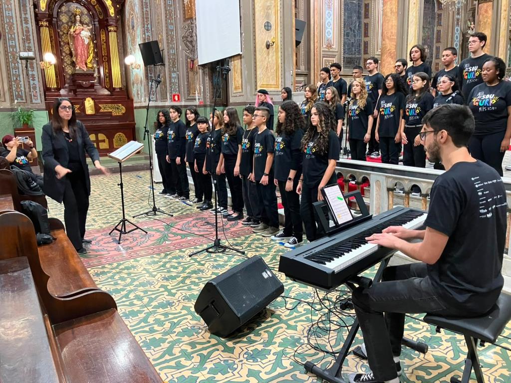 Coral do Projeto Guri emociona público em apresentação na Igreja Matriz durante comemorações dos 321 anos de Pinda