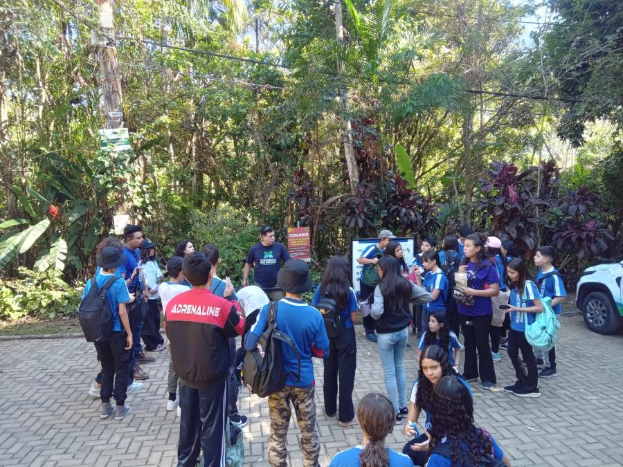 Estudantes visitam Parque Trabiju em atividade de educação ambiental