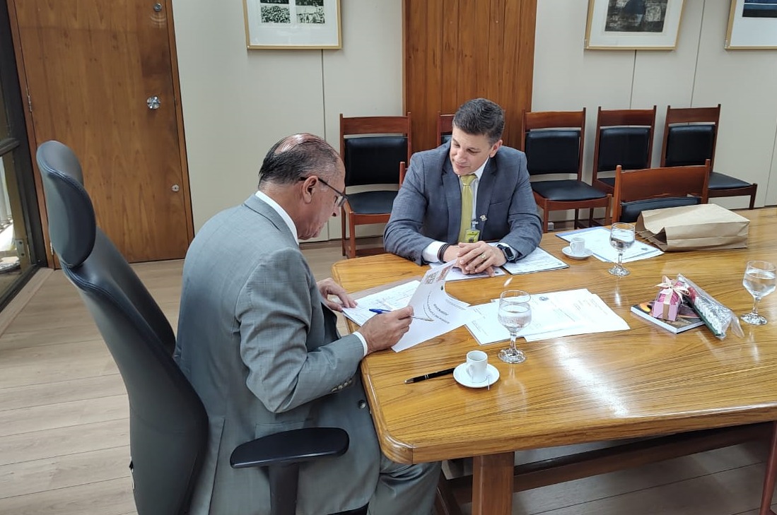08/03 - Dr. Isael discute com vice-presidente Geraldo Alckmin investimentos do Governo Federal para Pindamonhangaba