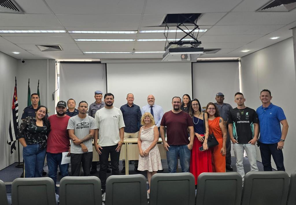 Prefeitura, forças de segurança e comerciantes discutem organização e convivência no Centro Comercial 10 de Julho