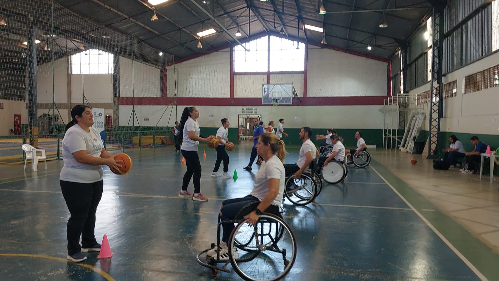 Curso Paralímpico capacita professores e estudantes de educação física em Pinda