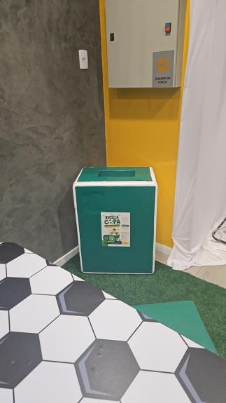 Pinda coleta verso das figurinhas da Copa para encaminhar à reciclagem