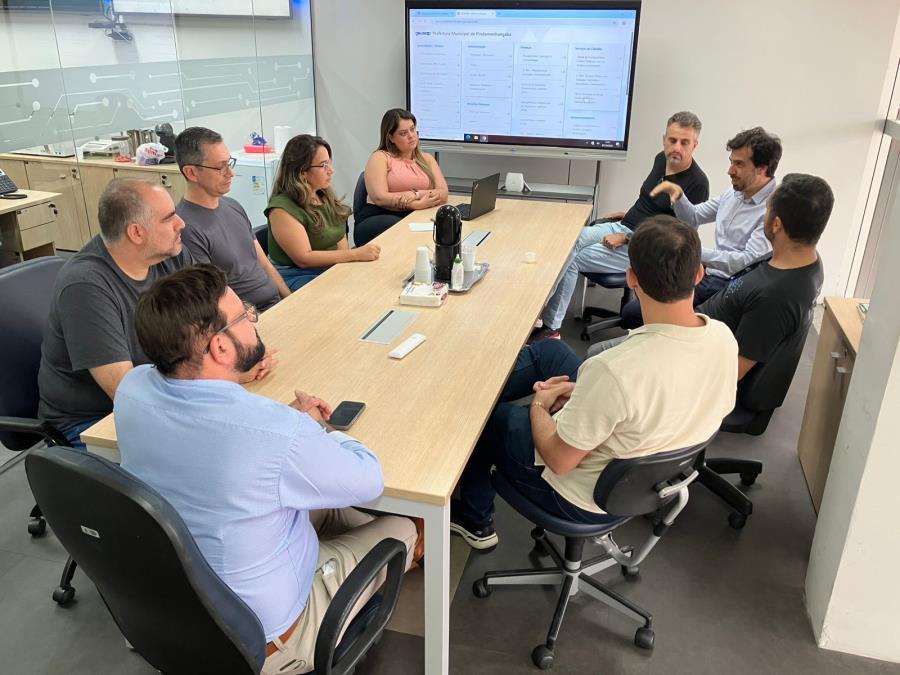 Pinda recebe representantes de São Roque para conhecer modelo de Cidade Inteligente
