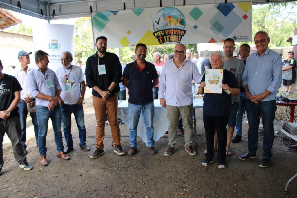 Prefeitura entrega contrato de regularização fundiária para 150 famílias do bairro Liberdade