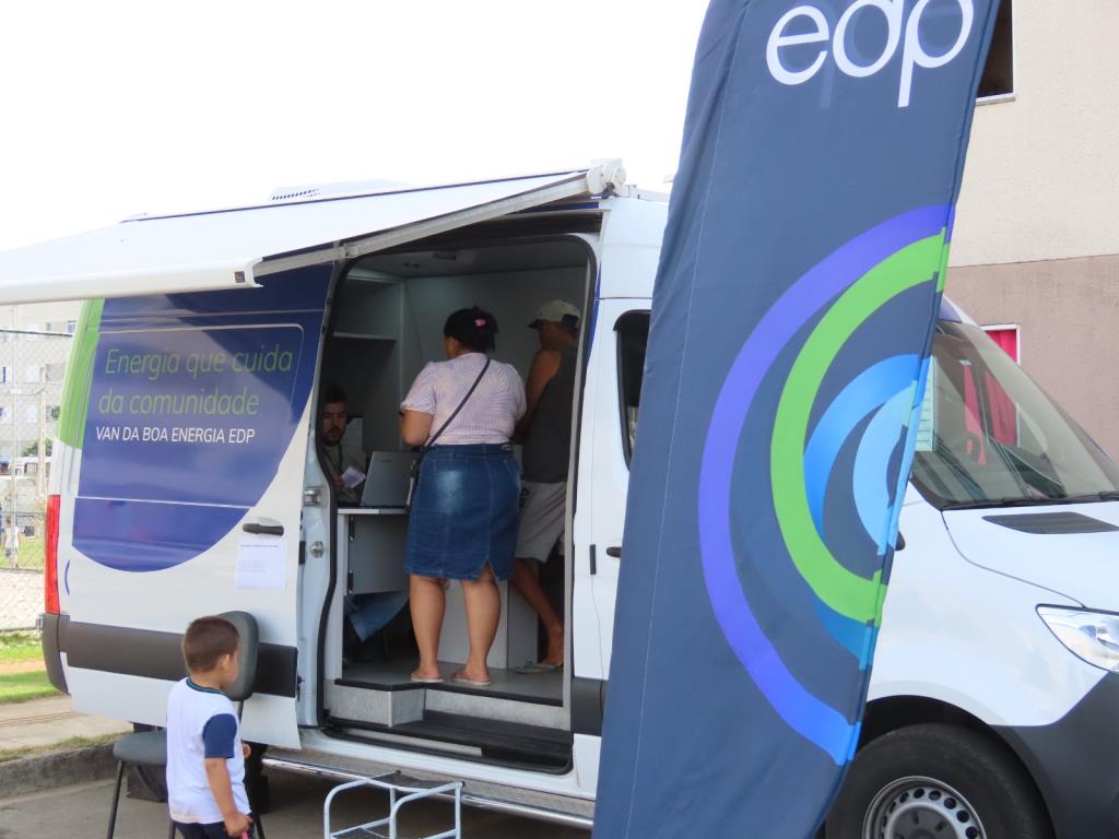 Parceria entre Prefeitura de Pindamonhangaba e EDP promove atendimento da Van da Boa Energia em Moreira César