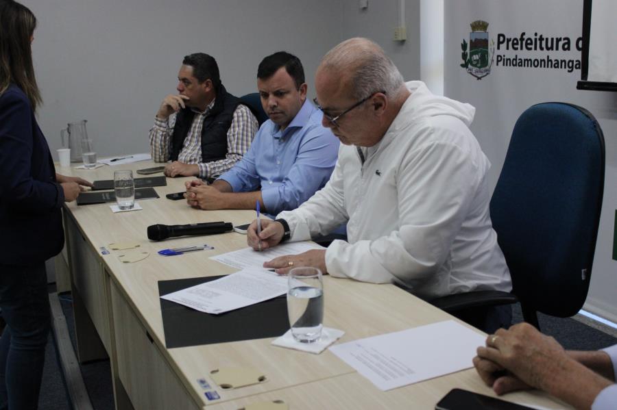 100 dias de Governo: Prefeitura anuncia mais R$ 905 mil para reforma de unidades de saúde e construção de praça