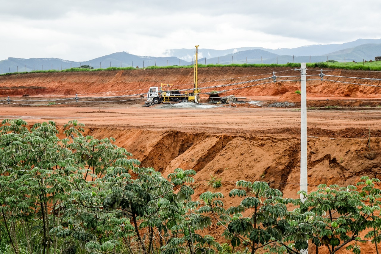 10/02 - Rede Graal inicia terraplenagem para instalação de unidade em Pinda