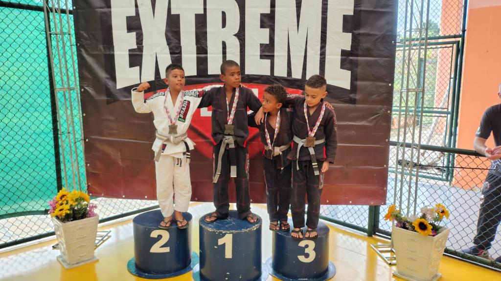 Projeto Social Rayane conquista 17 medalhas em campeonato de Jiu-Jitsu